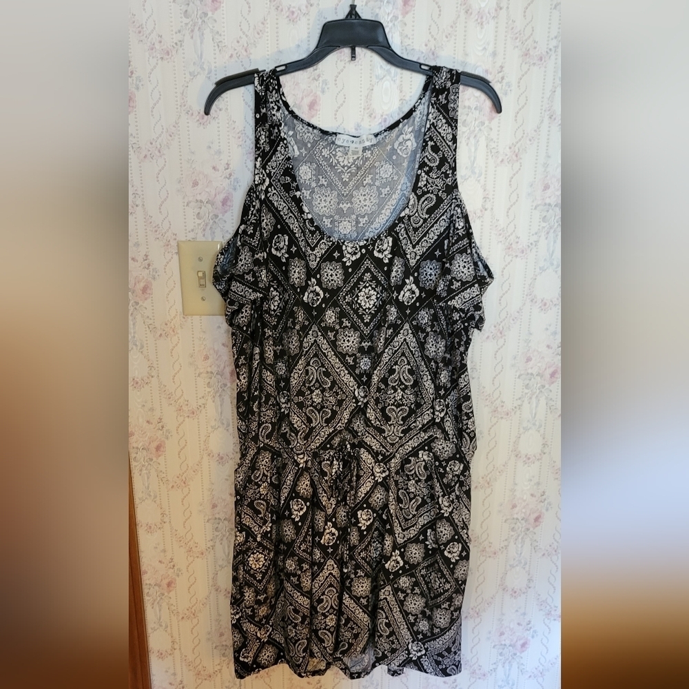 Eye Candy 2X Cut Out Sleeve Drawstring Waist Black White Shorts Jumper